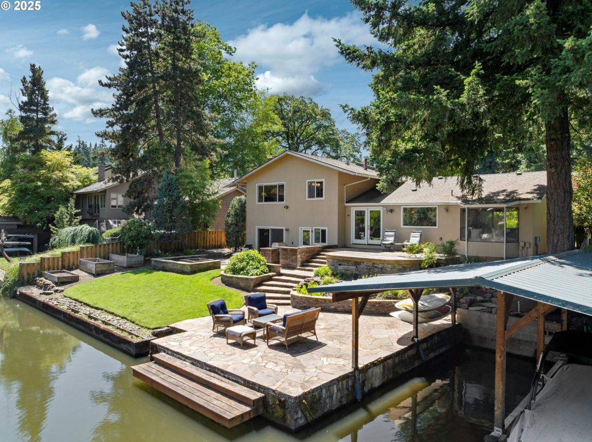 QUIET CUL DE SAC ON OSWEGO LAKE